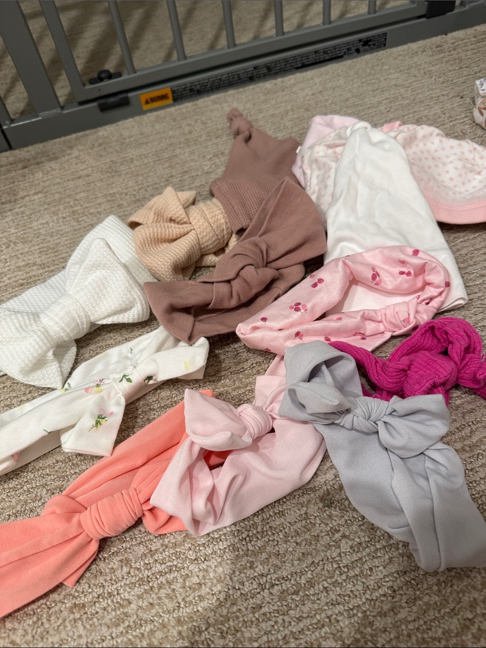 14 piece. BOWS & HATS Assorted Baby Headbands in Pink, Coral, White, Beige, Gray